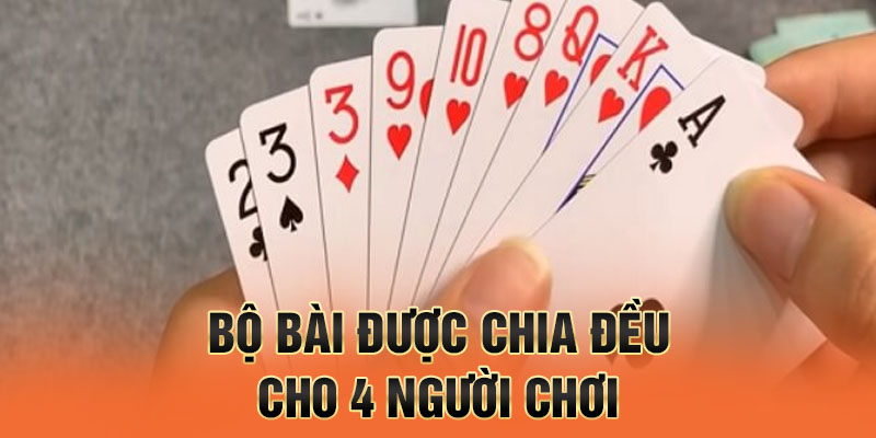 Bộ bài được chia đều cho 4 người chơi